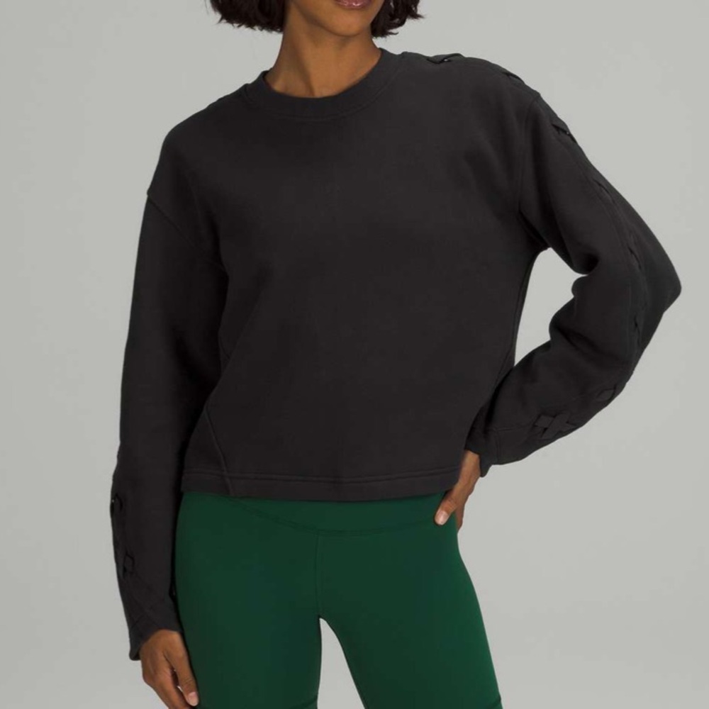 Lululemon Black Braided Sleeve Pullover Sweatshirt Neutral Active Yoga W3EVVS 6?